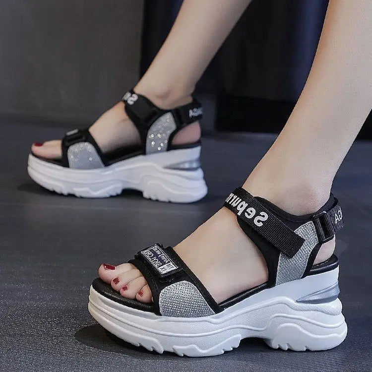 Sandali da donna altezza 8 cm. Antiscivolo, fondo morbido, resistenti. Libertà ai tuoi piedi.