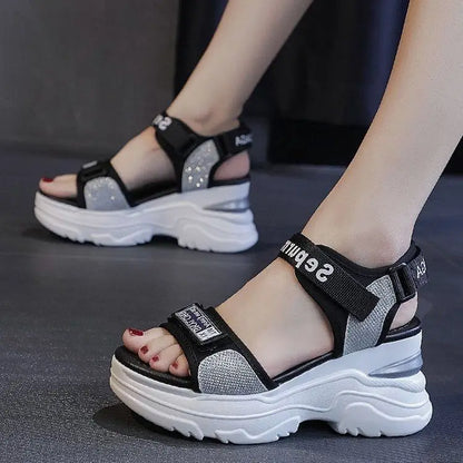 Sandali da donna altezza 8 cm. Antiscivolo, fondo morbido, resistenti. Libertà ai tuoi piedi.