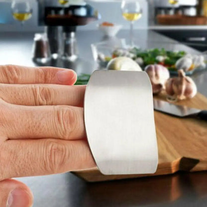 Protezione per le dita in acciaio inossidabile. Proteggi le dita mentre affetti con il coltello in cucina.