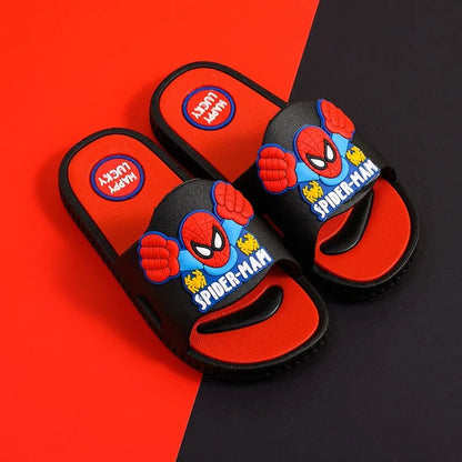 Ciabatte estive per bambino, con immagini 3D "uomo ragno". Scelta ideale per comfort, leggerezza e praticità.