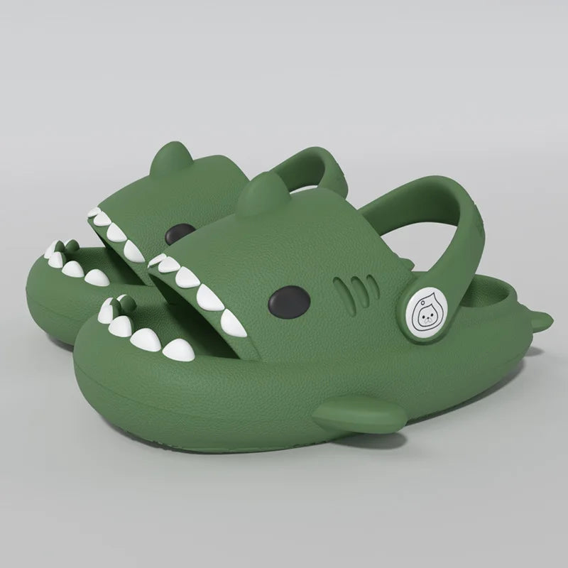 Ciabatte estive per bambini, a forma di “Squalo”. Antiscivolo e ideale per comfort, leggerezza e morbidezza.
