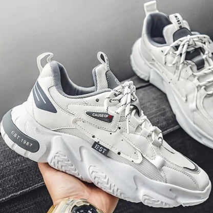 Scarpa sportiva primavera/autunno, traspirante, morbida e resistente. Misura dal 39 al 44, disponibile in più versioni e colori.