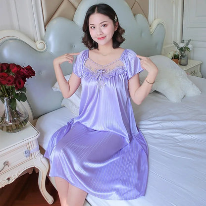 Lingerie sottoveste mezze manche da donna. Camicia da notte estiva, delicatezza, comfort e femminilità.