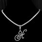 Collana girocollo a maglie in lega di zinco e ciondolo a forma di lettera alfabeto (a scelta).