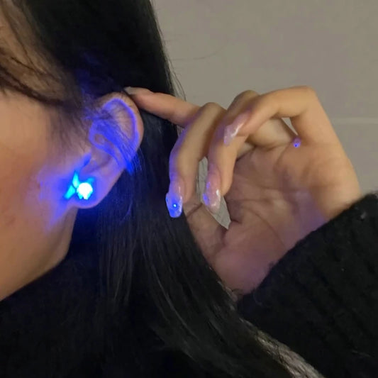 Orecchino Luminoso a LED: Aggiungi Vivacità e Colore al Tuo Look!
