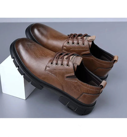 Scarpa da uomo, in pelle di alta qualità, impermeabile, traspirante, morbida e resistente.