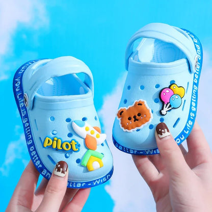 Ciabatte estive per bambino/a, con immagini. Antiscivolo e ideale per comfort, leggerezza e praticità.