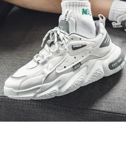 Scarpa sportiva primavera/autunno, traspirante, morbida e resistente. Misura dal 39 al 44, disponibile in più versioni e colori.