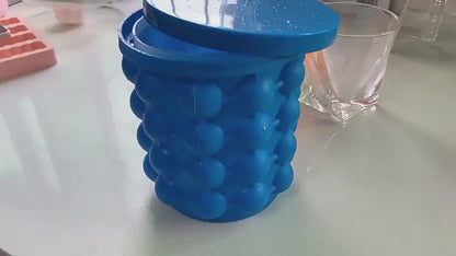 Mini secchio contenitore ghiaccio, portatile in silicone per il raffreddamento di bpttiglie e lattine di bevande.