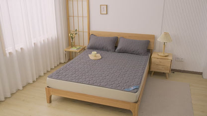 **"Coprimaterasso Impermeabile con Fascia Elastica: Protezione e Comfort Garantiti"**. Traspirante, morbido e confortevole.